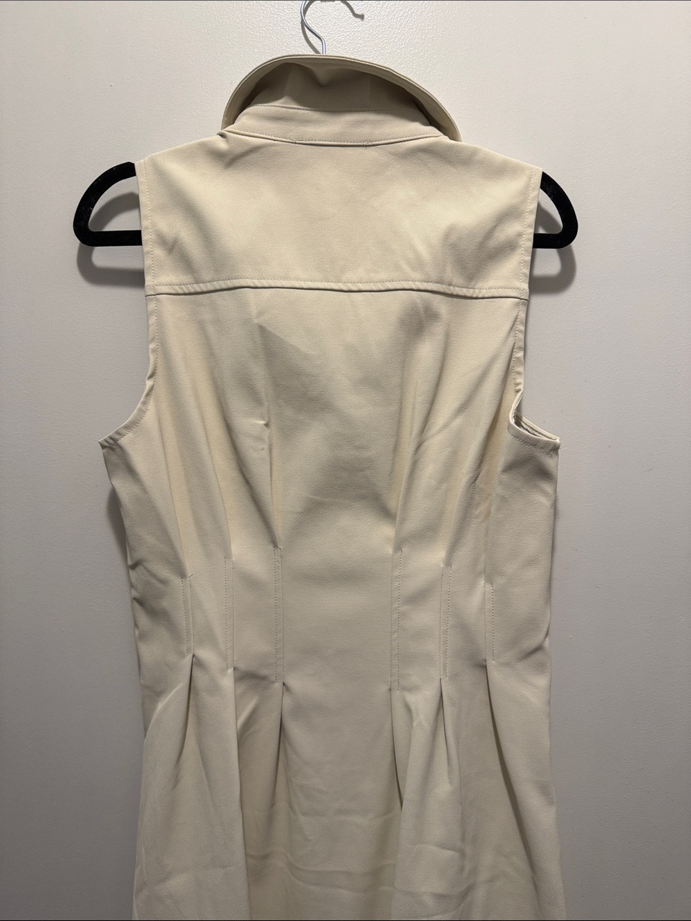 En Saison Sleeveless Cream Button-Down Midi Dress with Embroidered Hem - Picture 6 of 7